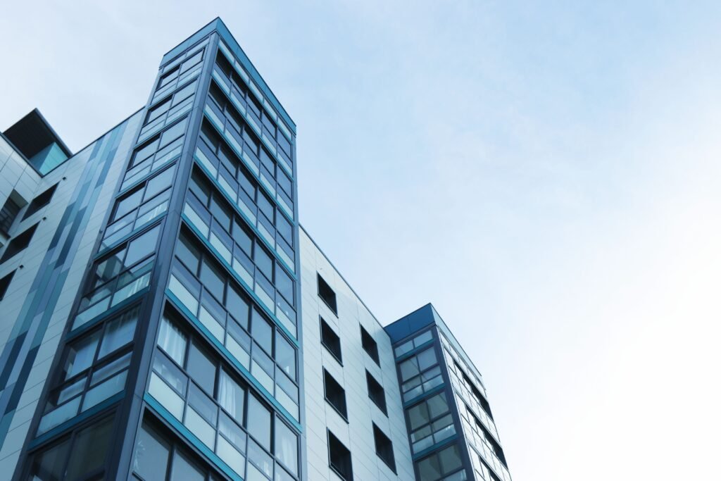 SUCHE MITBEWOHNER FÜR MEIN SCHÖNES APARTMENT